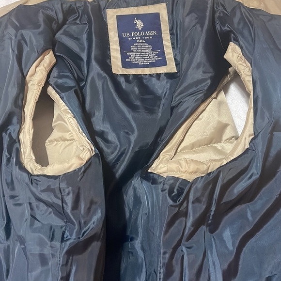 US Polo ASSN. Puffer Vest Men's XXL Zip Up Tan/Khaki and Navy - Picture 8 of 9